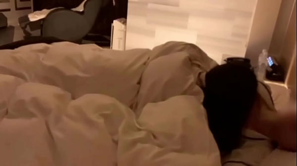 初めてのラブホ 早朝にベッドでまったり 騎乗位、寝バック、正常位..色んな体位で濃厚な中出しSEXする素人カップル/Japanese amateur hentai